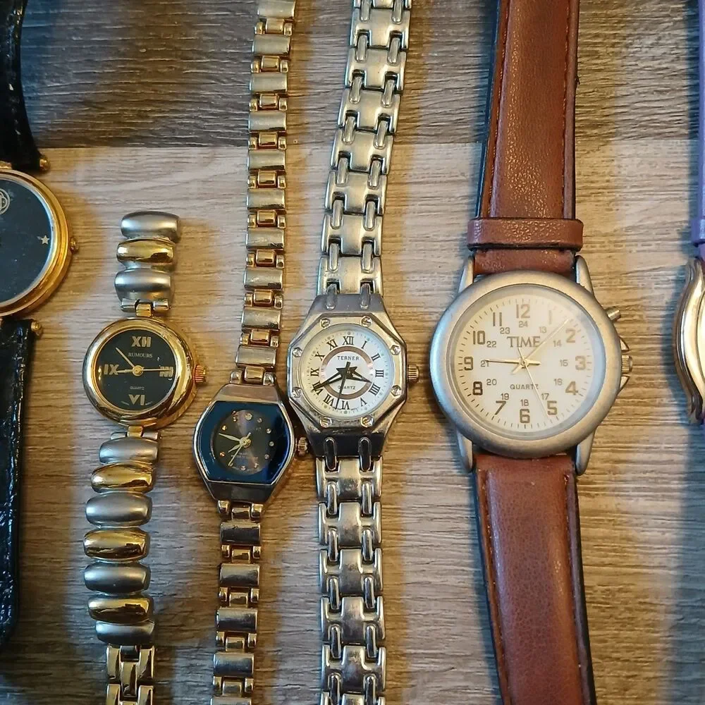 Huge Watch Lot of 35+ Mixed Brands Vintage & Modern Parts/Repair Untested-Box E